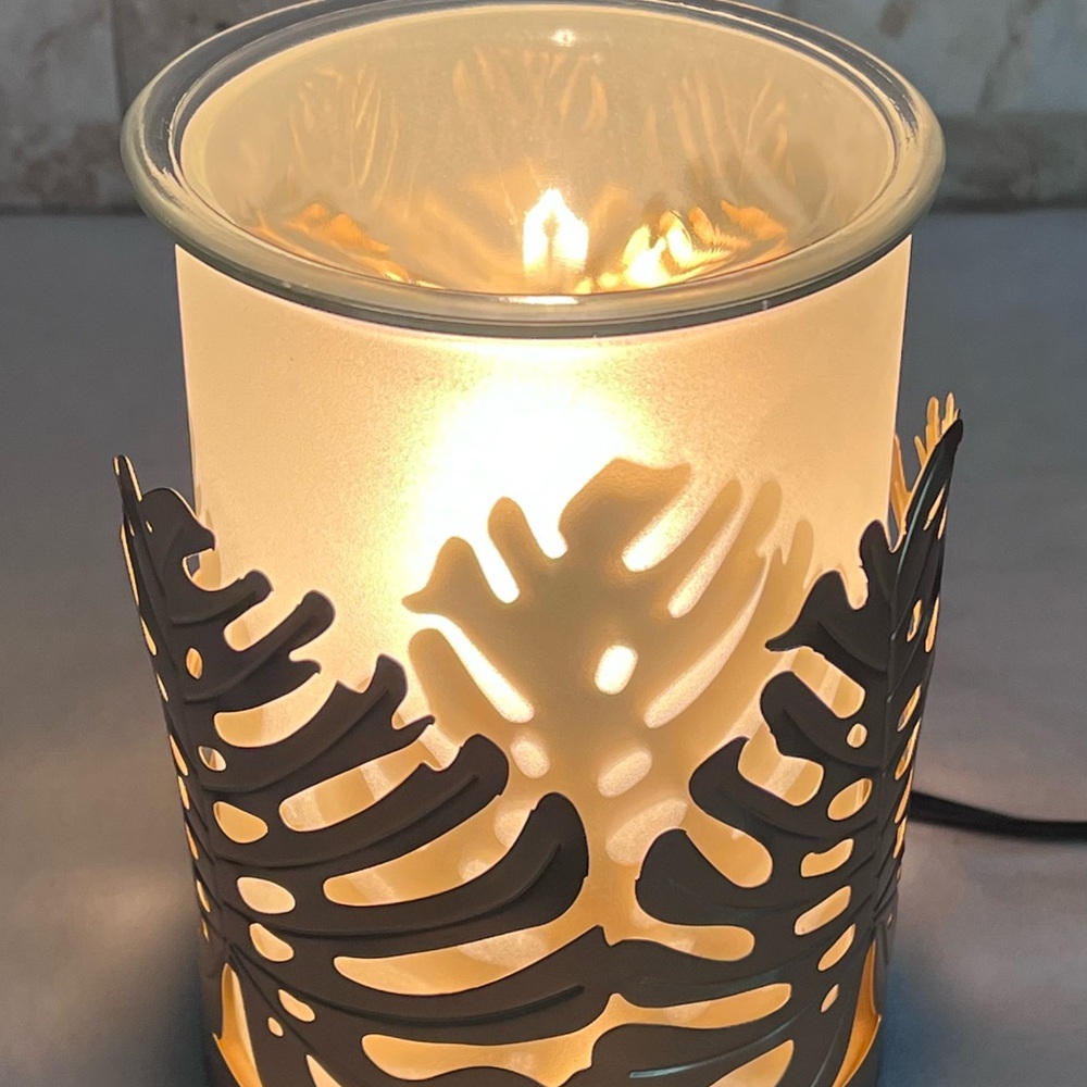 Scentsy Luxe Leaves Warmer - Elegant Silver - Picture 2 of 3